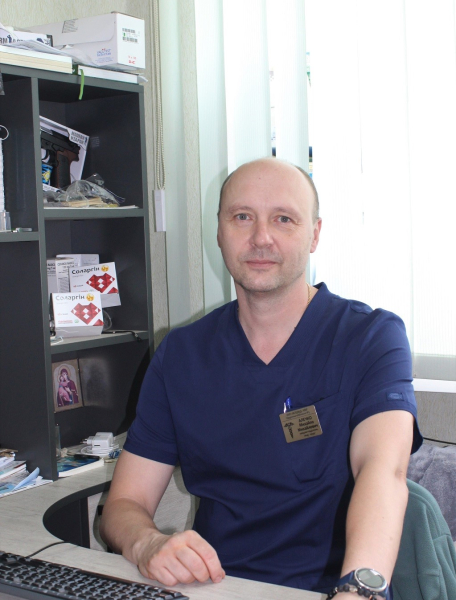 «Відділення гнійної хірургії – це одне із найскладніших відділень лікарні, де лікуються хворі з дуже специфічною патологією.» -  Михайло Алечко, завідувач відділення гнійної хірургії КНП«МЛШМД»КМР».