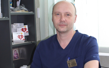 «Відділення гнійної хірургії – це одне із найскладніших відділень лікарні, де лікуються хворі з дуже специфічною патологією.» -  Михайло Алечко, завідувач відділення гнійної хірургії КНП«МЛШМД»КМР».